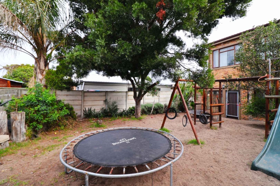 4 Bedroom Property for Sale in Sandbaai Western Cape